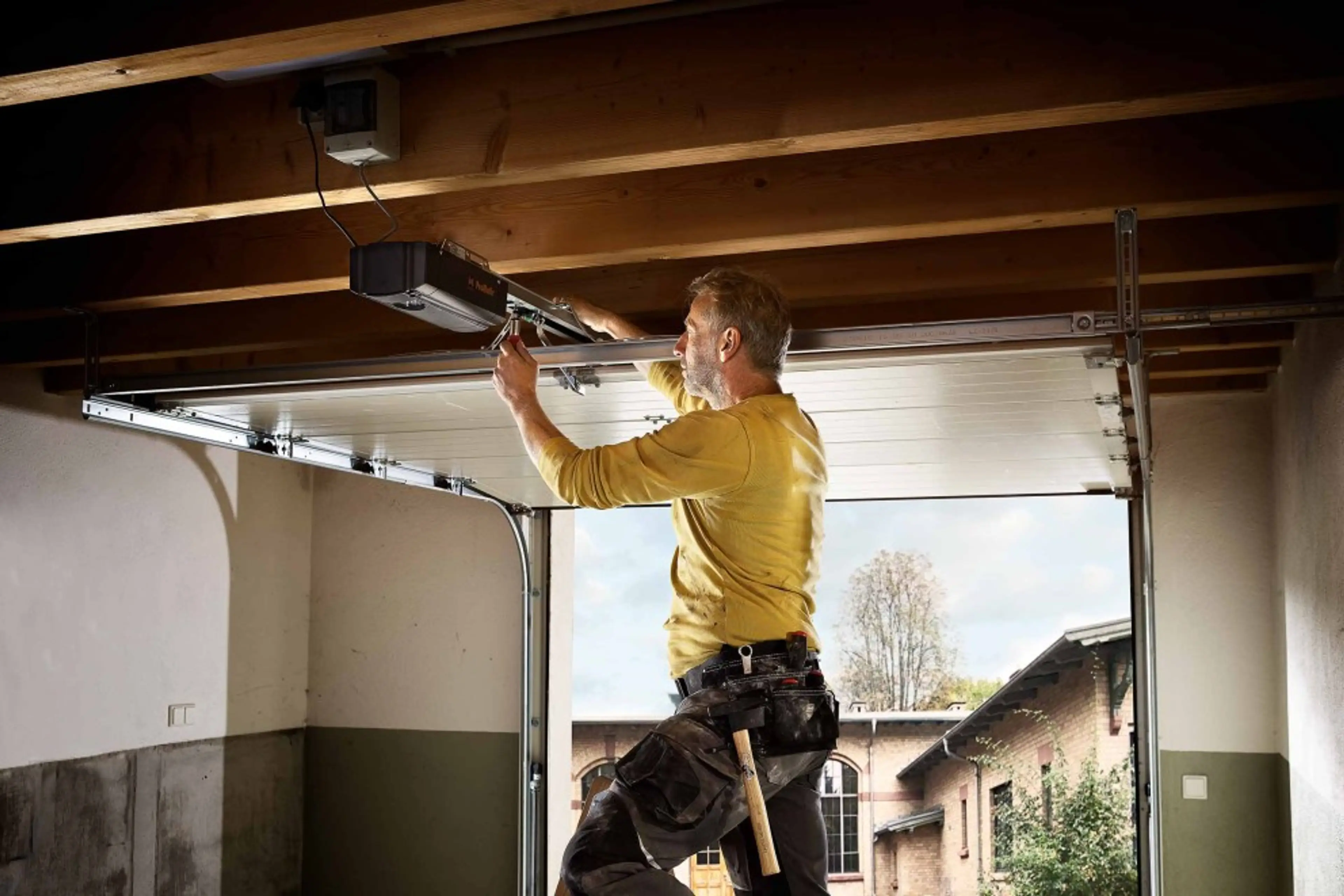 Contactez-nous pour tous vos besoins en dépannage porte de garage Le Mesnil-le-Roi